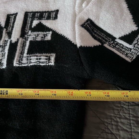 Chanel Coco beautiful Christmas sweater 😍 - Picture 9 of 16